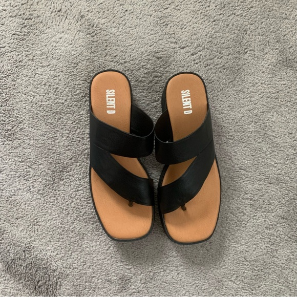 SILENT D Undonestto Platform Slide Sandal - Picture 4 of 9